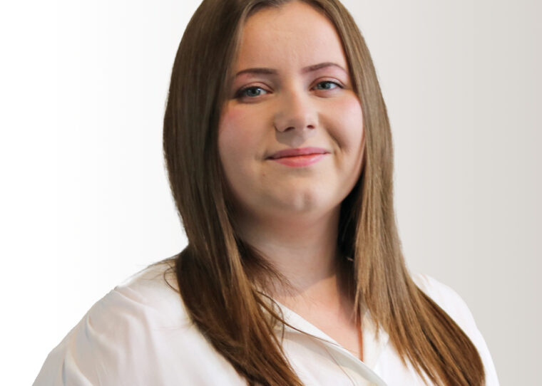 Portrait von Janine Jäger, Service-Center